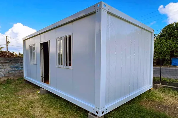 Casa contenedor de paquete plano