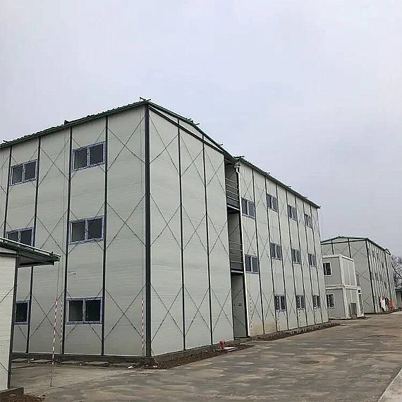 Casa prefabricada de tres pisos