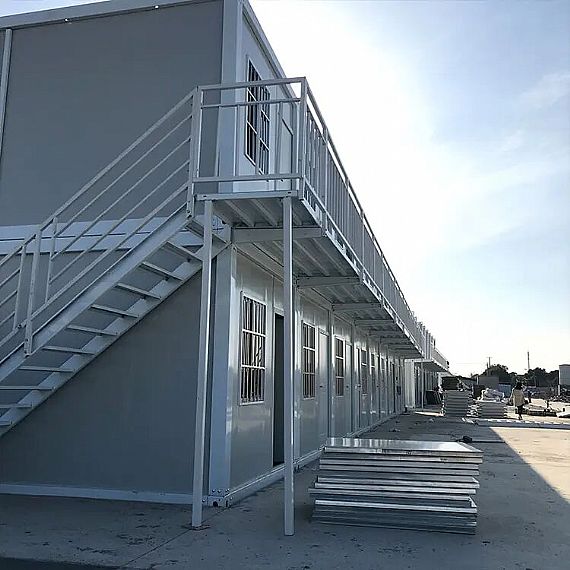 Casa contenedor del campo de trabajo